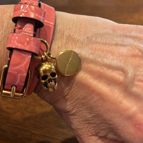 Alexander McQueen pink crocodile wrap bracelets. - Picture 4 of 10